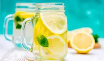 Her gün limonlu su içerseniz vücudunuzda bakın neler oluyor!