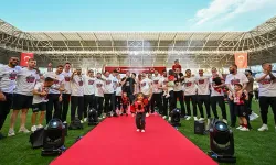 Gençlerbirliği tarih yazdı! Süper Lig yükselişi Eryaman'da coşkuyla kutlandı