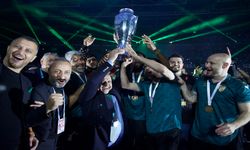 Kocaelispor, şampiyonluk kupasını kaldırdı