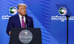 Donald Trump'tan şok açıklama: ABD, Suriye’ye yönelik tüm yaptırımları kaldırdı!