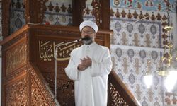 Diyanet'ten iki farklı hutbe dikkat çekti: Hutbe yolda değişti!