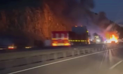 Bir anda alev topuna döndü! Ayaş'ta seyir halindeki otomobil alev alev yandı