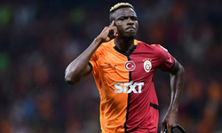 Galatasaraylılar pankart açtı: "Bizimle kal Osimhen"