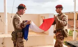 Fransa'ya şok: O ülkeden de kovuldular!