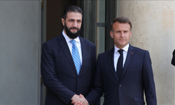 Eş-Şara, Macron’a net mesaj verdi: "Ülkemizin geleceği başka ülkelerin başkentinde belirlenmeyecek"