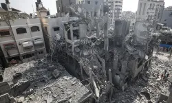 İsrail’in Gazze’de klinik ve mescide düzenlediği saldırıda 13 Filistinli hayatını kaybetti