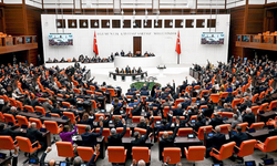 35 yaşını geçenler yandı! TBMM'den geçti, memurlukta yaş sınırı artık 35 oldu