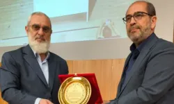 “6 yaşındaki çocuk evlenebilir” diyen Nurettin Yıldız’a protokolden plaket!