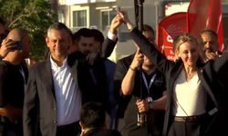 Özgür Özel’den DEVA Partisi’nden istifa eden vekile rozet