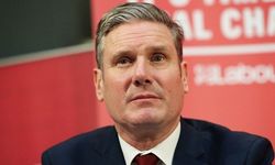 İngiltere Başbakanı Starmer, Gazze’de “soykırım” sorusunu geçiştirdi