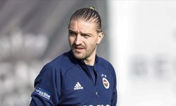 Tecrübeli futbolcu Caner Erkin'den emeklilik iddialarına net yanıt