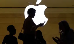 Trump’tan Apple’a Sert Uyarı: “ABD’de Üretmiyorsan %25 Tarife Öde!”