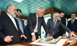 Bakan Ersoy: "İstanbul Mushafı"nı inceledi