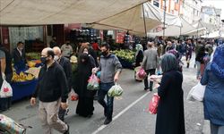Semt pazarında akılalmaz hırsızlık olayı