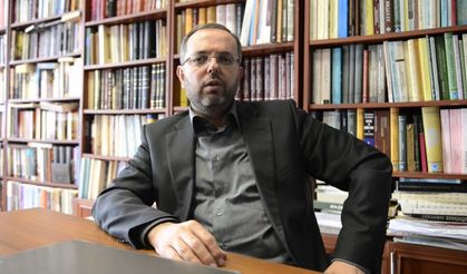 MSÜ Rektörü Erhan Afyoncu'dan çarpıcı papa yazısı!