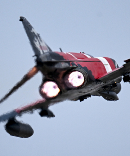 Türk F-4 Phantom uçağından nefes kesen manevra! İzleyenlerin tüyleri diken diken