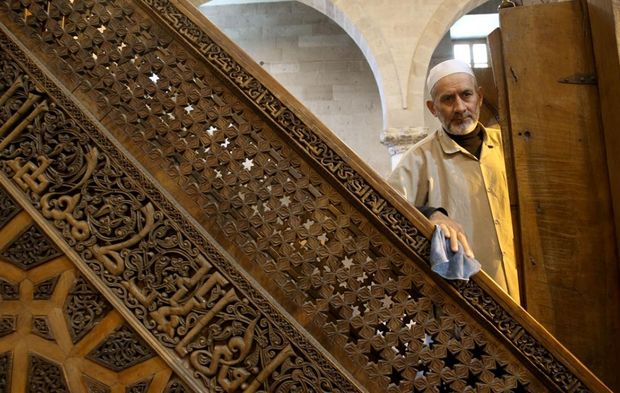Tarihi Cami'nin temizliğini 7 yıldır gönüllü yapıyor!