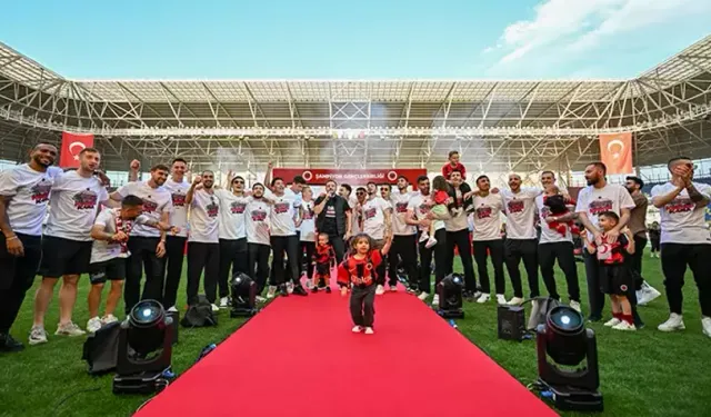 Gençlerbirliği tarih yazdı! Süper Lig yükselişi Eryaman'da coşkuyla kutlandı