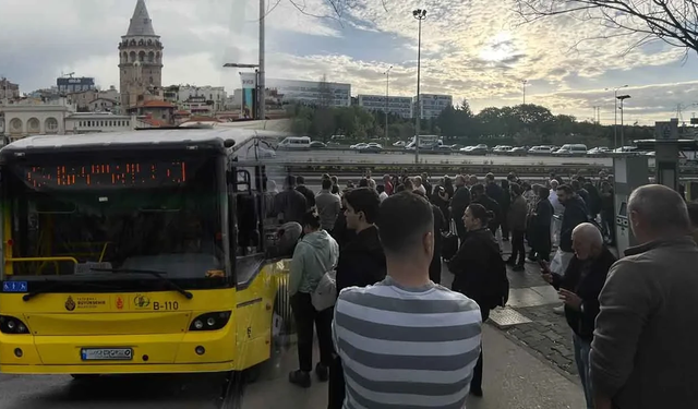 İstanbul'da halk otobüsleri kontak kapattı!