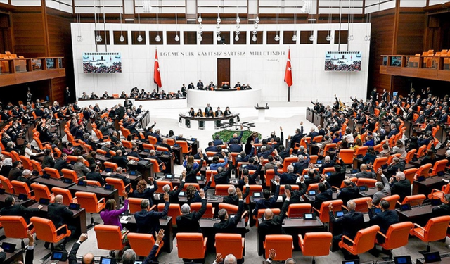 35 yaşını geçenler yandı! TBMM'den geçti, memurlukta yaş sınırı artık 35 oldu