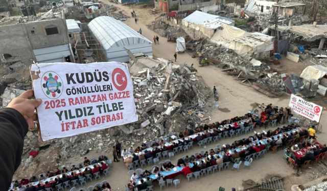 Yıldız Tilbe Gazze'de 4 bin kişiye iftar verdi