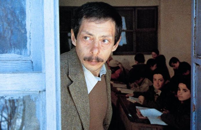 Hakkari'de Bir Mevsim filmi ne anlatıyor?