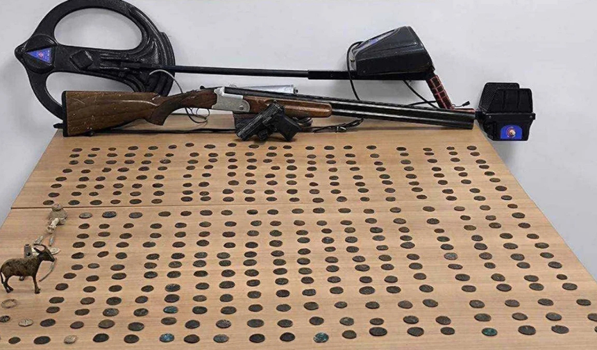Denizli’de tarihi eser operasyonu: Yüzlerce tarihi eser ele geçirildi!