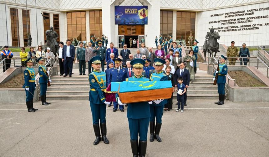 80 Yıl Sonra Eve Döndüler: İki Askerin Kemikleri Ülkelerine Getirildi