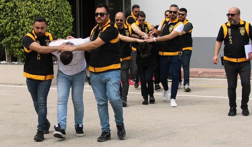 Adana’da şok olay: İş insanına sevgili tuzaklı soygun!