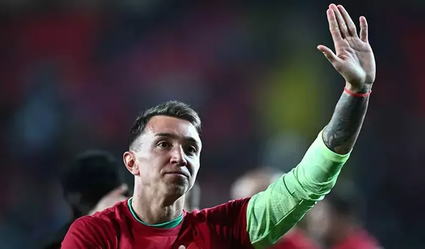 Uruguaylı gazeteciler Muslera'nın gideceği takımı söyledi!