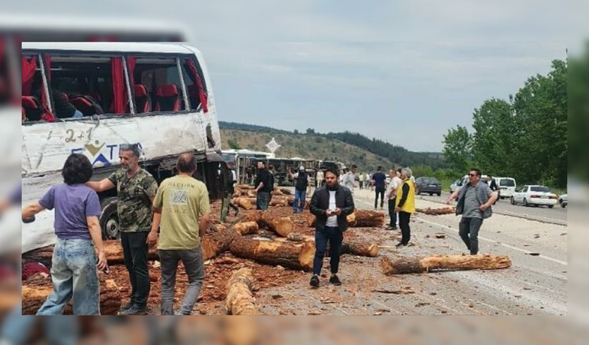 Çanakkale’de feci zincirleme kaza: 6 kişi hayatını kaybetti!