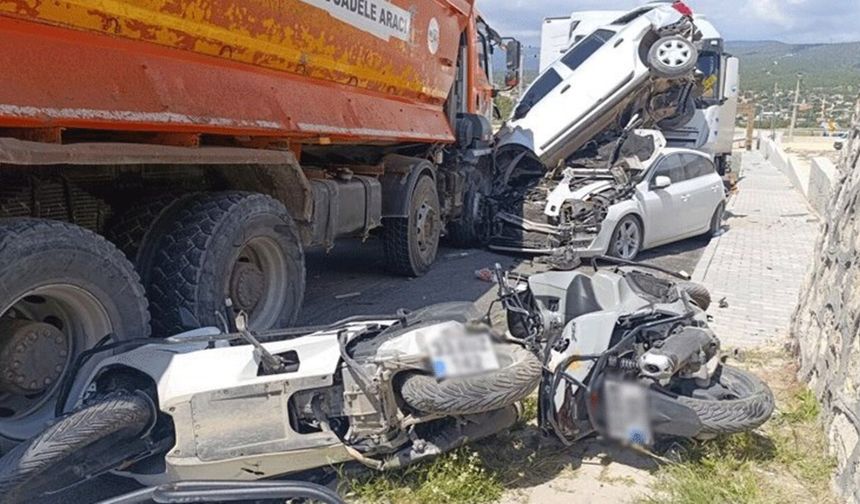 Kamyon yoldan çıktı, önüne gelen araçları ezdi!