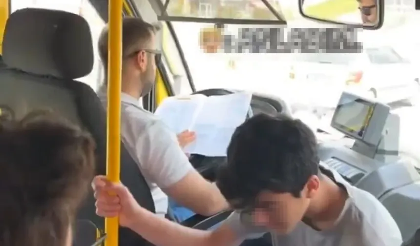 Bu da oldu! Mardin'de bir şoför direksiyon başında kitap okudu!
