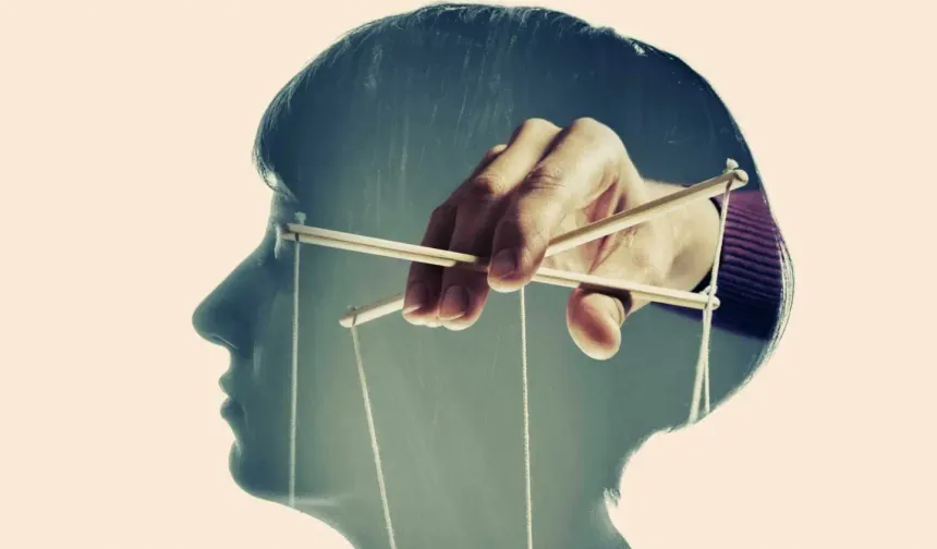 Manipülasyon nedir? Manipülasyona uğradığımı nasıl anlayabilirim?