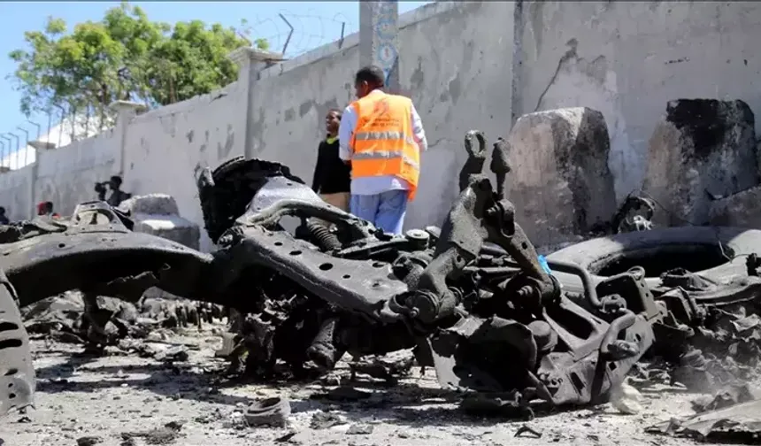 Umut kuyruğuna ölüm saldırısı: Mogadişu’da askeri üs kana bulandı