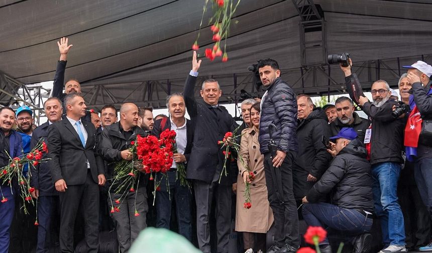Özgür Özel 1 Mayıs kutlamalarında!