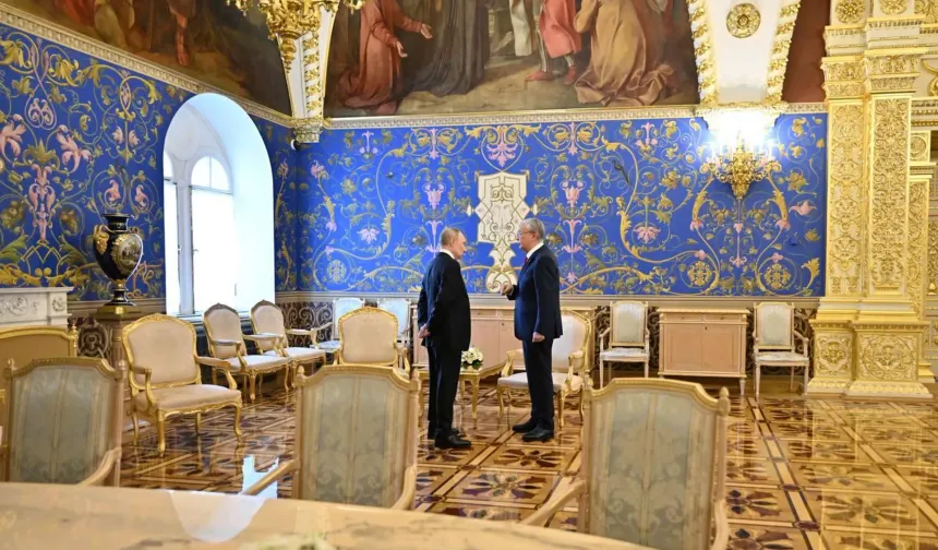 Putin’den Tokayev’e “Babası Üzerinden” Mesaj: Tarihî Jestin Arkasındaki Diplomasi