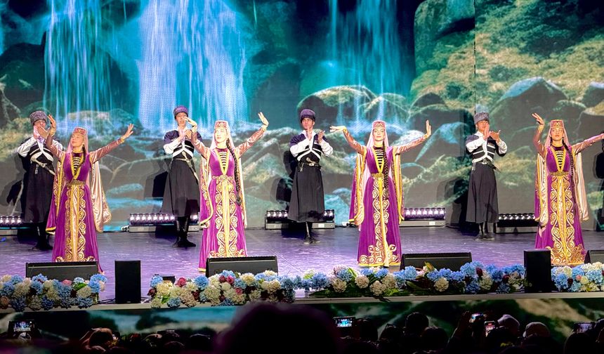 Kazakistan'da 1 Mayıs Halk Birliği Günü coşkuyla kutlandı