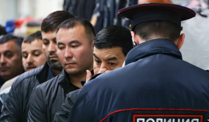 Moskova'da Orta Asyalı göçmenlere yönelik polis baskınları artıyor