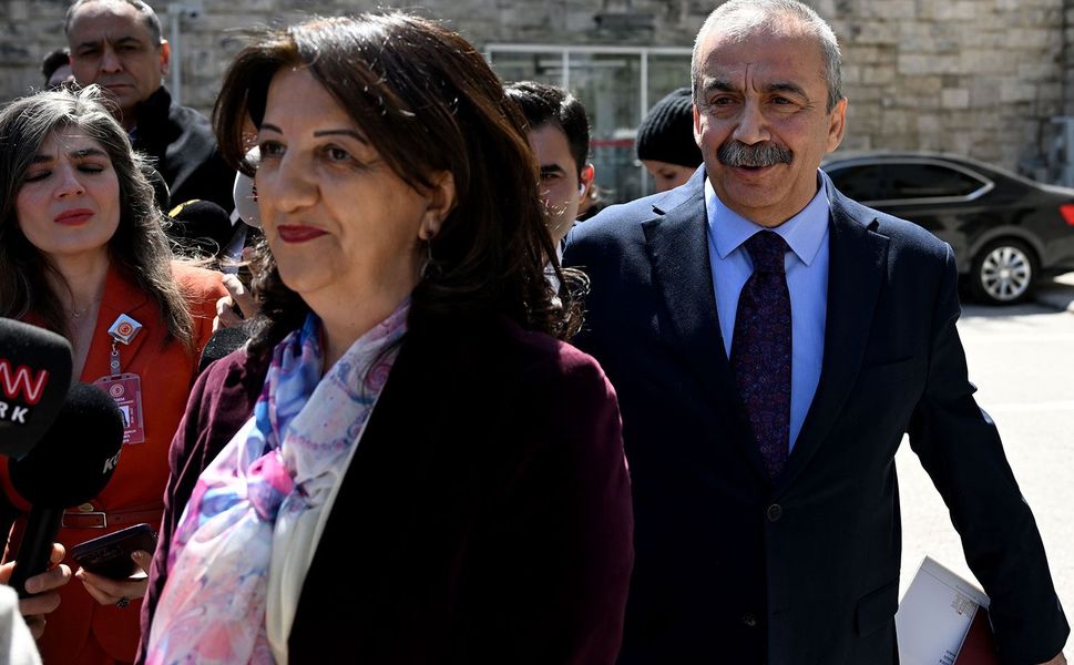 Pervin Buldan trafik kazası geçirdi!
