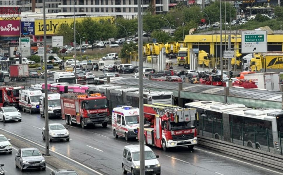 Beylikdüzü'ndeki metrobüs kazasına ait yeni görüntüler