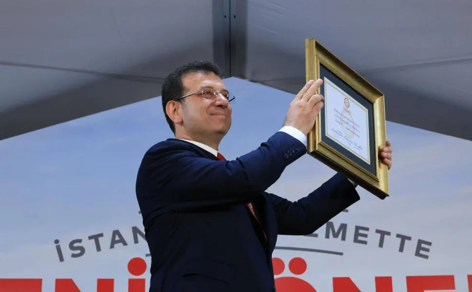 İmamoğlu'nun diploması konusunda kafalar karışık: Veritabanından diplomayı sildiler yüksek lisansı unuttular!