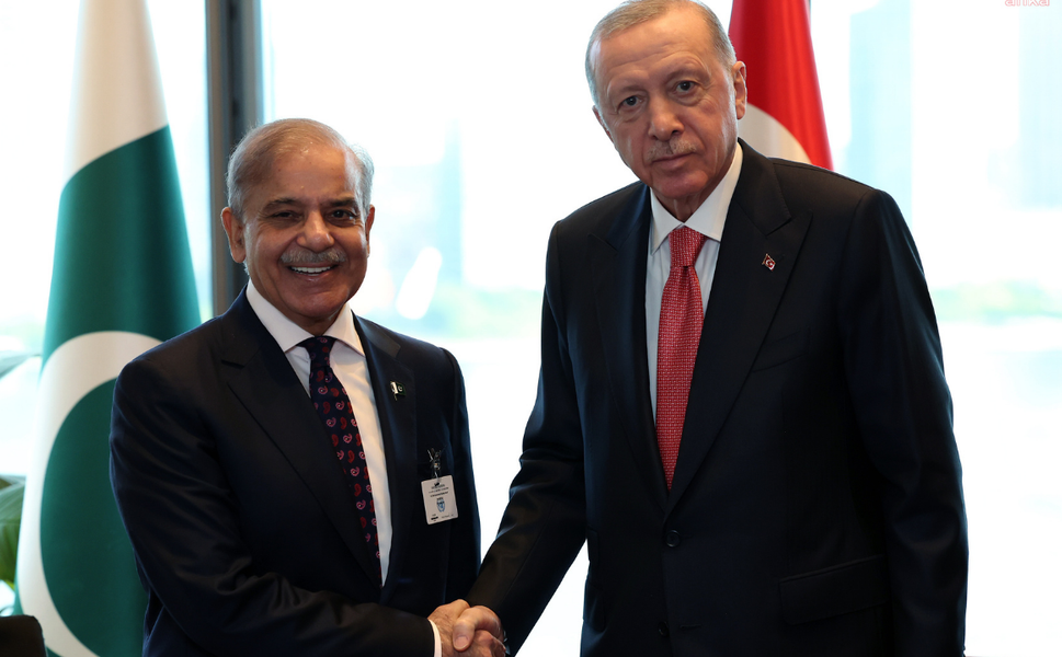Son Dakika: Cumhurbaşkanı Erdoğan, Pakistan Başbakanı ile görüştü