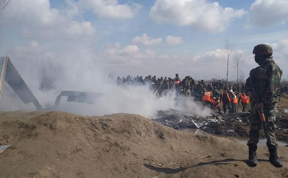 Pakistan’dan misilleme: Hindistan’a ait 5 savaş uçağı düşürüldü