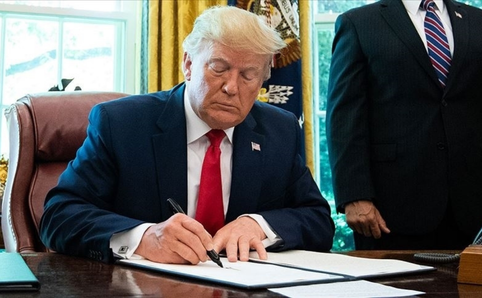 Donald Trump imzaladı! Göçmenlere şok teklif: "Ücretsiz uçuş ve çıkış ikramiyesi"