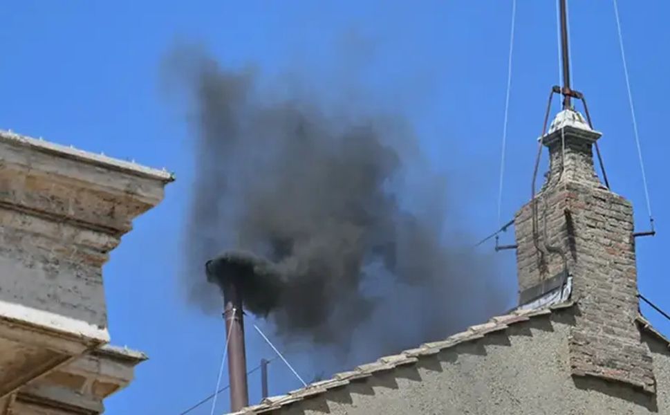 Siyah duman yükseldi! Gözler Vatikan’da yapılan 2. gün oylamasında