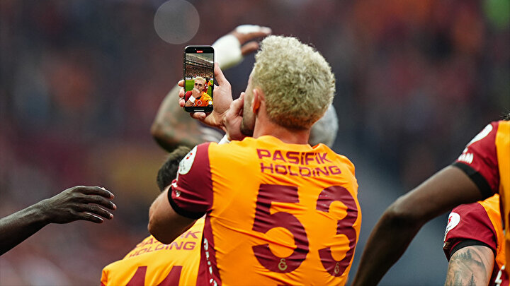 Galatasaray'ın 'şampiyonluk selfie'sine kırmızı kart