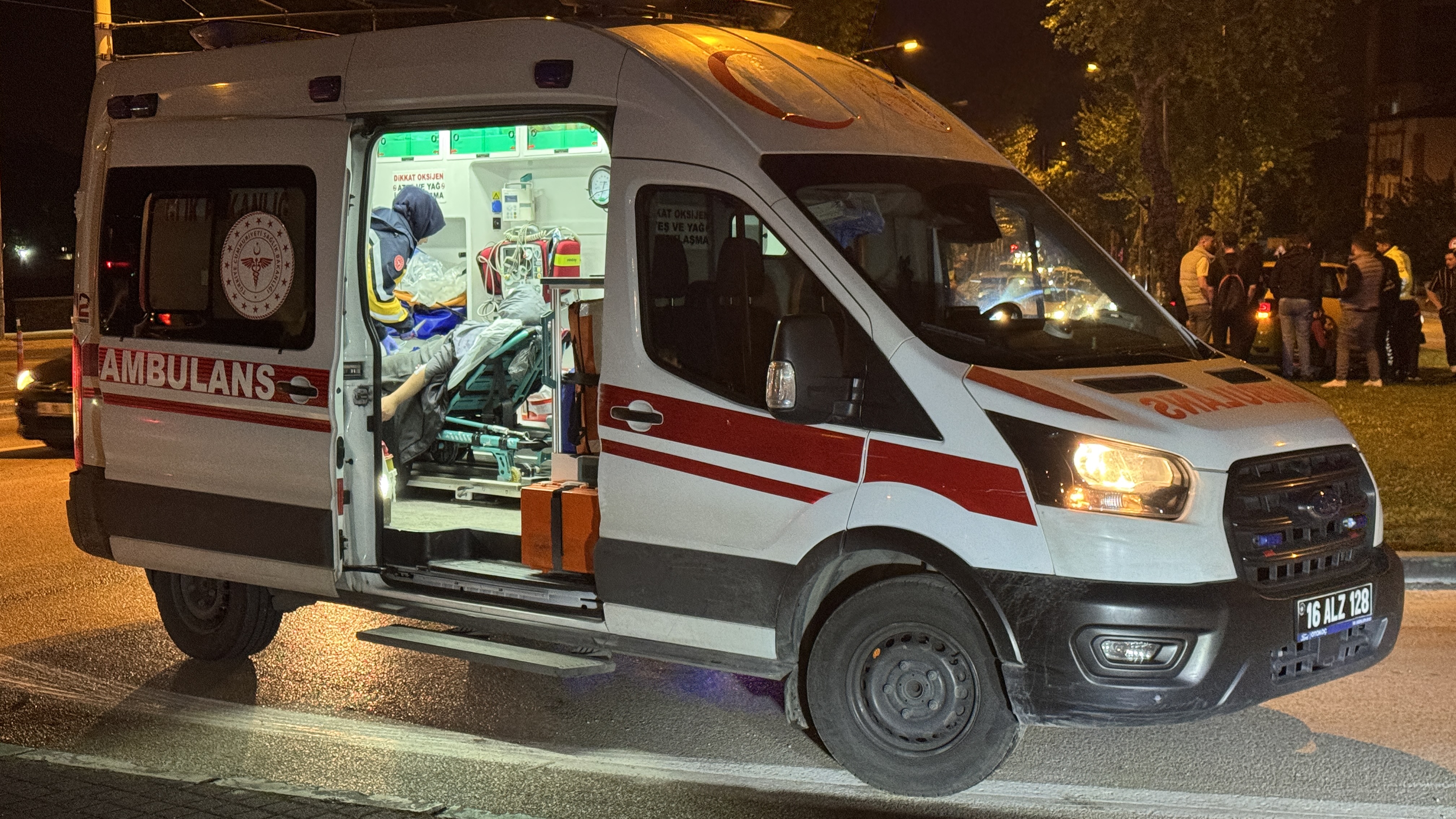 Bursa'da Taksi ile Otomobil Çarpıştı, 7 Kişi Yaralandı