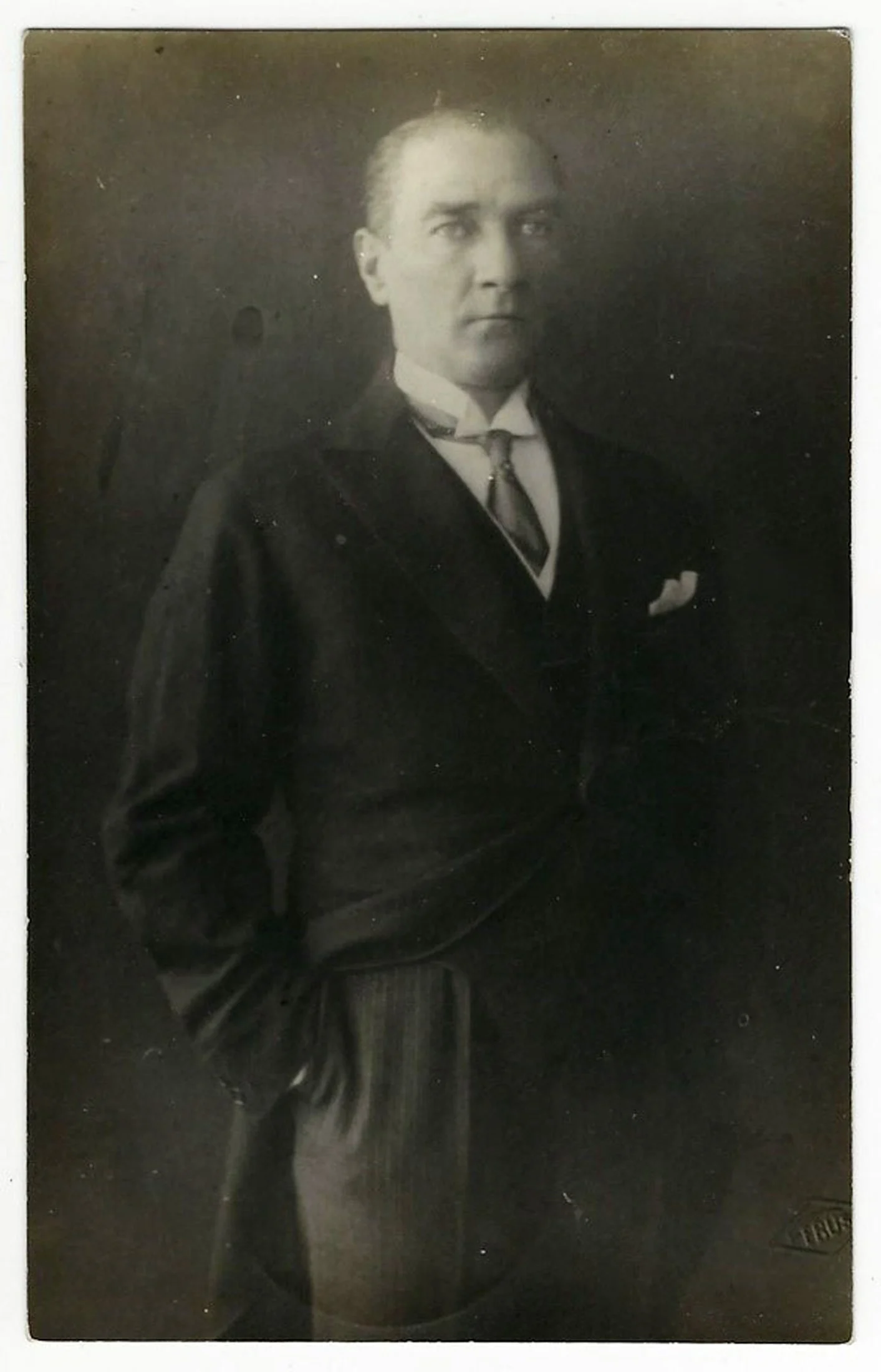 Ataturkunstudyofotografcekimindevi720319212969Jpg R H Op K2D Gqk S8U O U3Li G D H Q