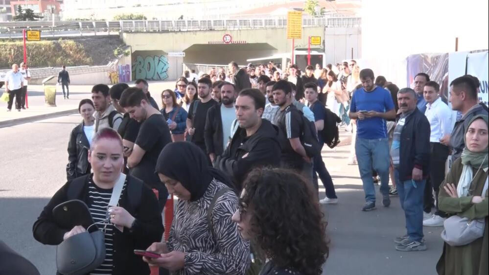Istanbulda Otobus Soforleri Kontak Kapatti Binlerce Sefer Iptal Insanlar Ise Magdur Oldu 17478946559681 3
